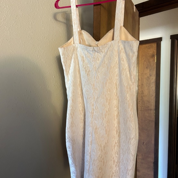 White dress - Picture 2 of 6